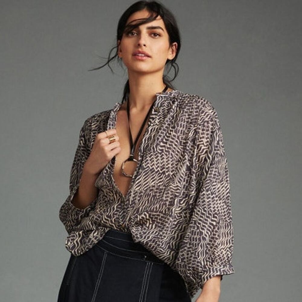 PILCRO x ANTHROPOLOGIE Sydney Dolman Sleeve Blouse in Gray Motif